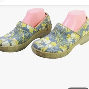 EXCELLENT CONDITION DANSKO VICTORIA TAHITI FLORAL CANVAS CLOG EURO 39/SIZE 8